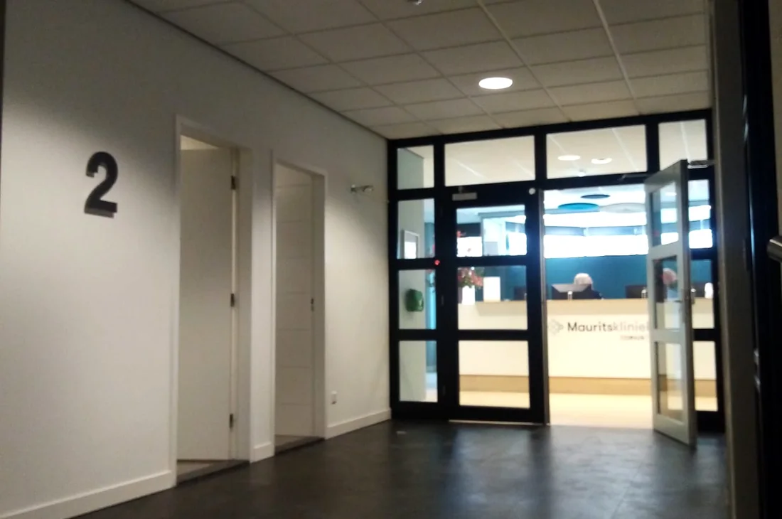 Geïnstalleerde verlichting in een bedrijfshal